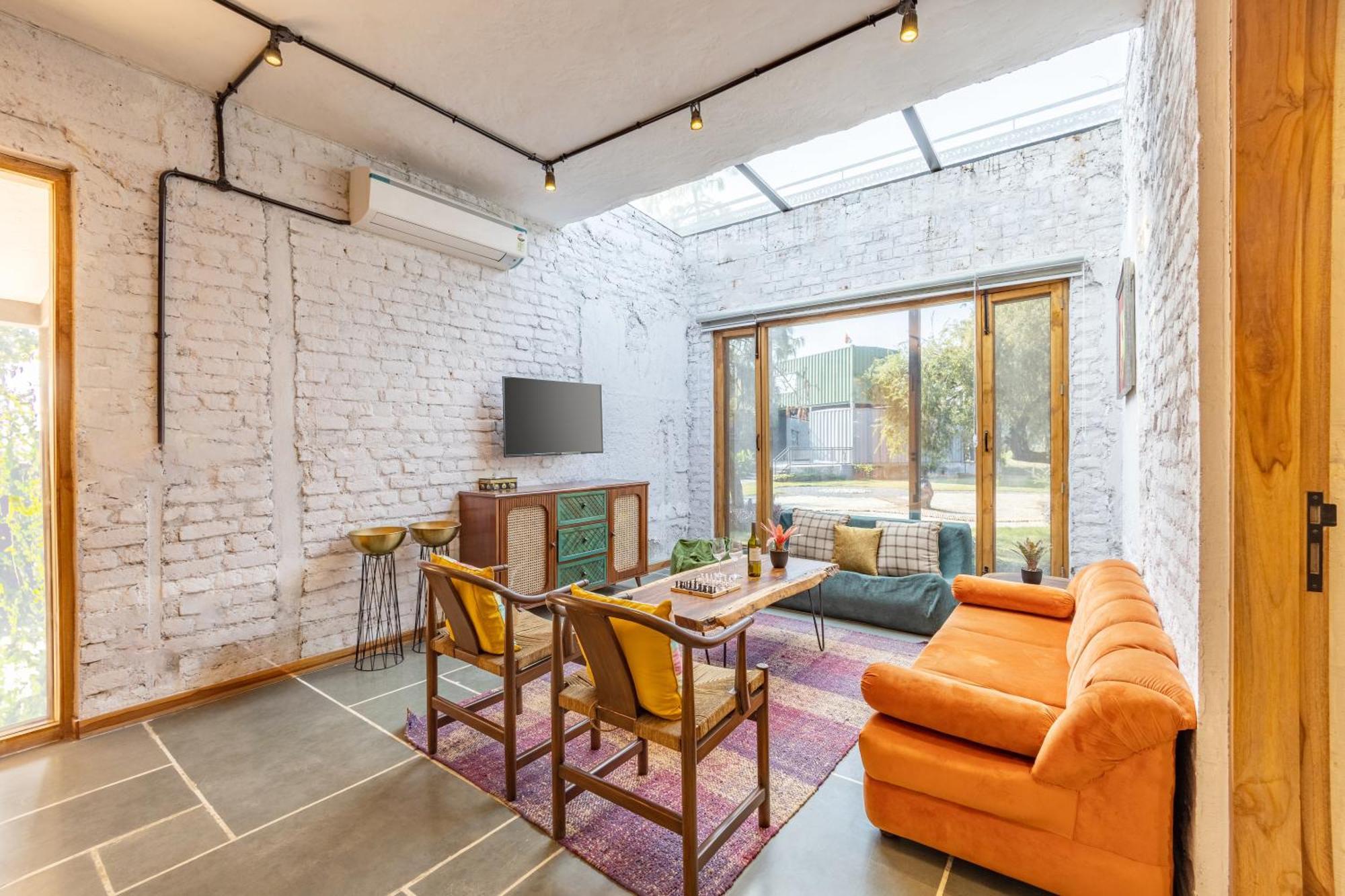 Dhauj Elivaas Hidden Oasis 4Bhk With Pool, Mud House & Container Houseヴィラ エクステリア 写真